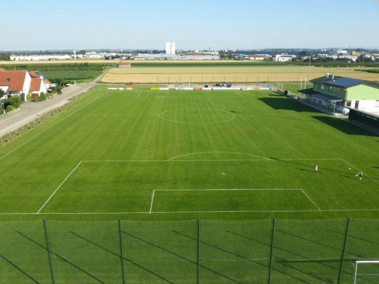 Drohnenblick auf die Platzanlage des SV Steinheim